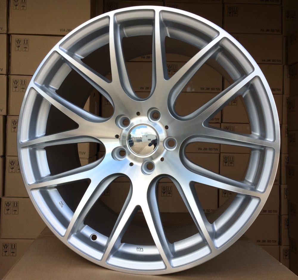 BMW BK663  Sudrabs R18 5X120 9.5J et38 72.6