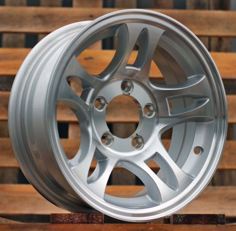 DW511  Sudrabs R14 5X114.3 5.5J et 80.1