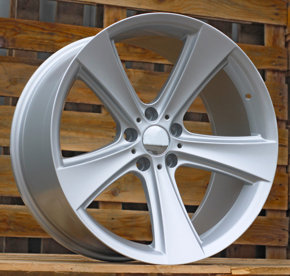 BMW BK086  Sudrabs R18 5X120 8J et30 72.6