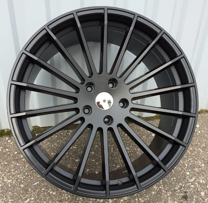 B1586  Sudrabs spīdīgs R22 5X120 10.5J et40 66.5