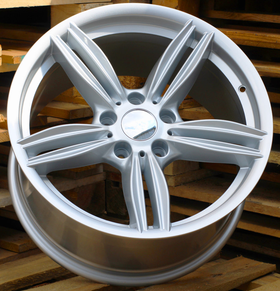 BMW E493  Sudrabs R18 5X120 9J et35 72.6